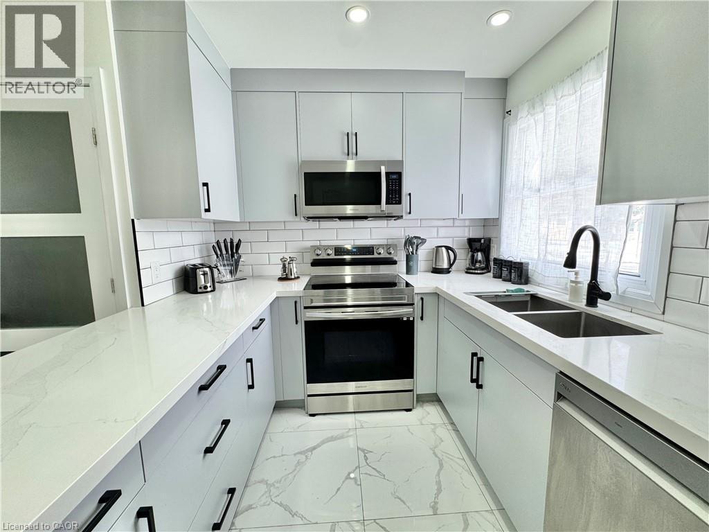138 Jansen Avenue, Kitchener, ON - Indoor Photo Showing Kitchen With Double Sink