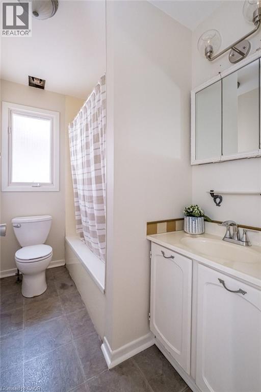 23 Bruce Street, Hamilton, ON - Indoor Photo Showing Bathroom