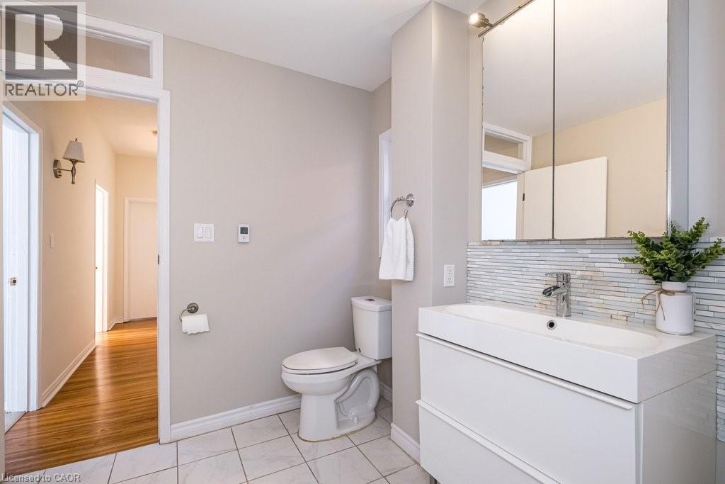 23 Bruce Street, Hamilton, ON - Indoor Photo Showing Bathroom
