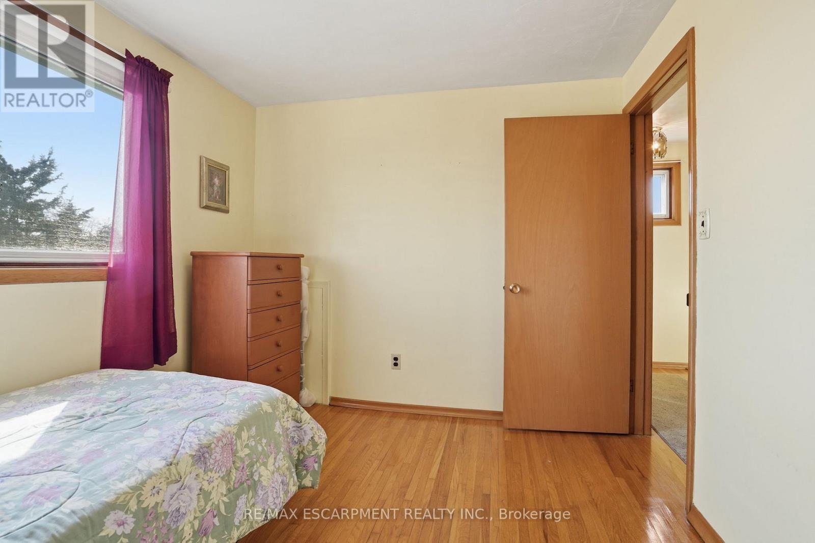 55 Champlain Avenue, Hamilton, ON - Indoor Photo Showing Bedroom