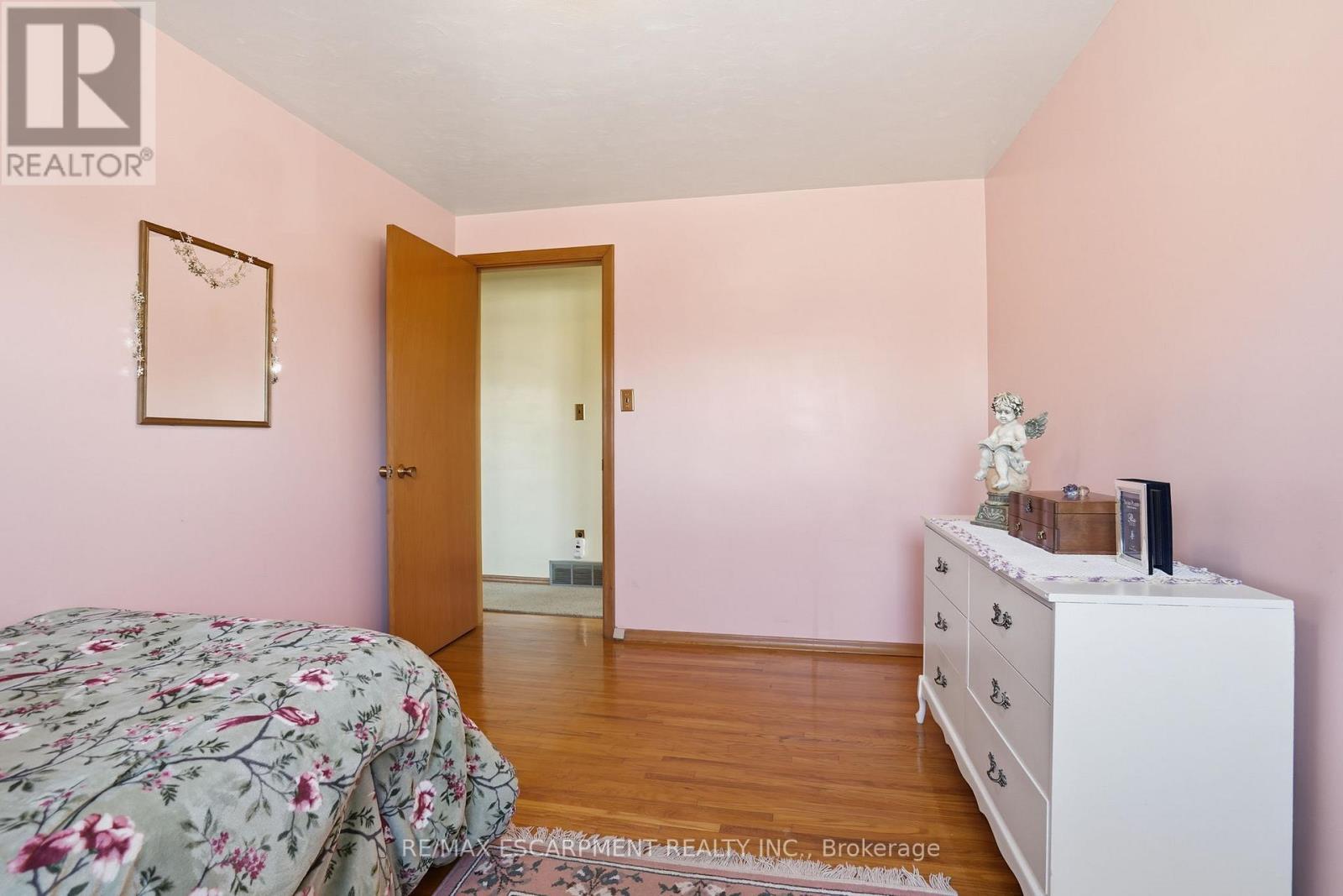 55 Champlain Avenue, Hamilton, ON - Indoor Photo Showing Bedroom