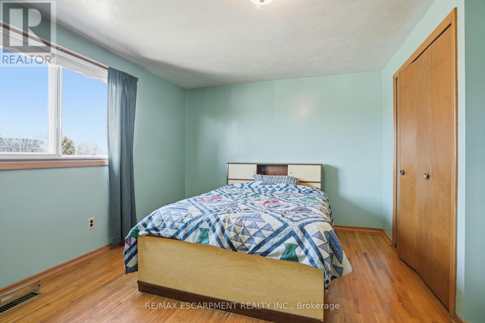 55 Champlain Avenue, Hamilton, ON - Indoor Photo Showing Bedroom
