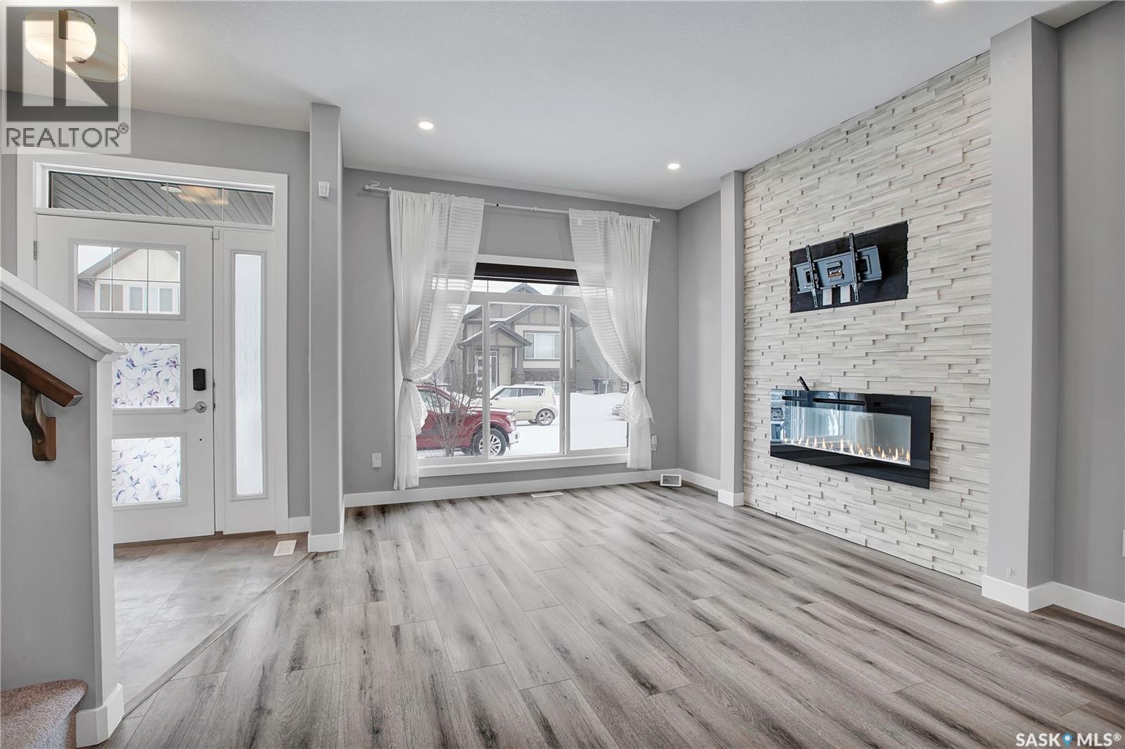 959 Mcfaull Manor, Saskatoon, SK - Indoor Photo Showing Living Room With Fireplace
