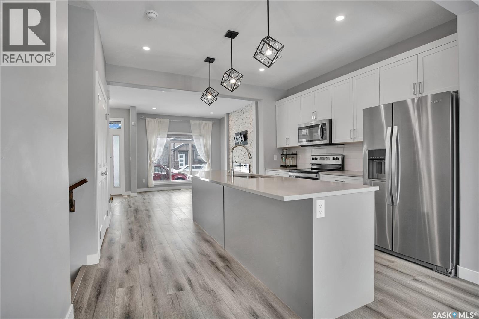 959 Mcfaull Manor, Saskatoon, SK - Indoor Photo Showing Kitchen With Upgraded Kitchen