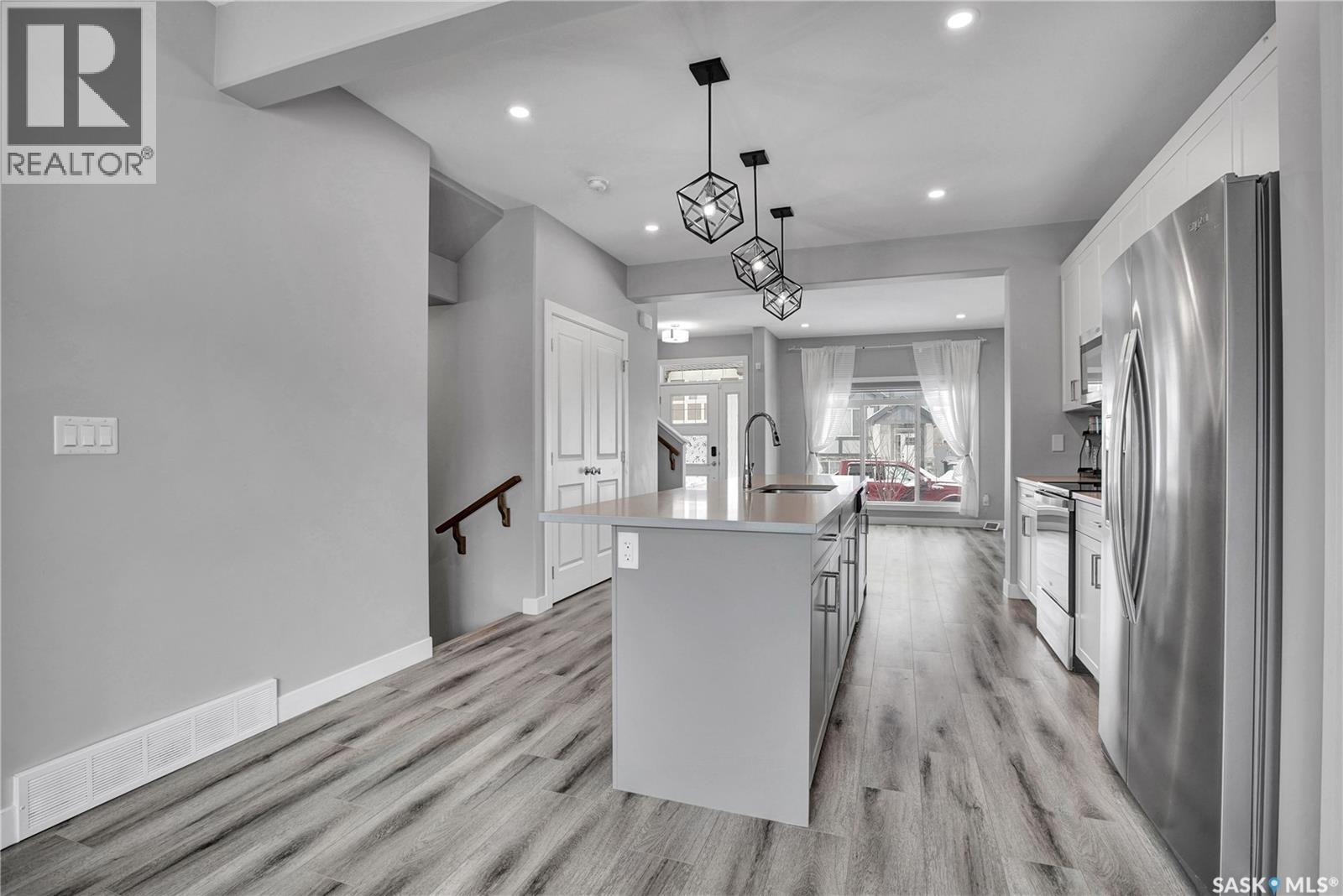 959 Mcfaull Manor, Saskatoon, SK - Indoor Photo Showing Kitchen