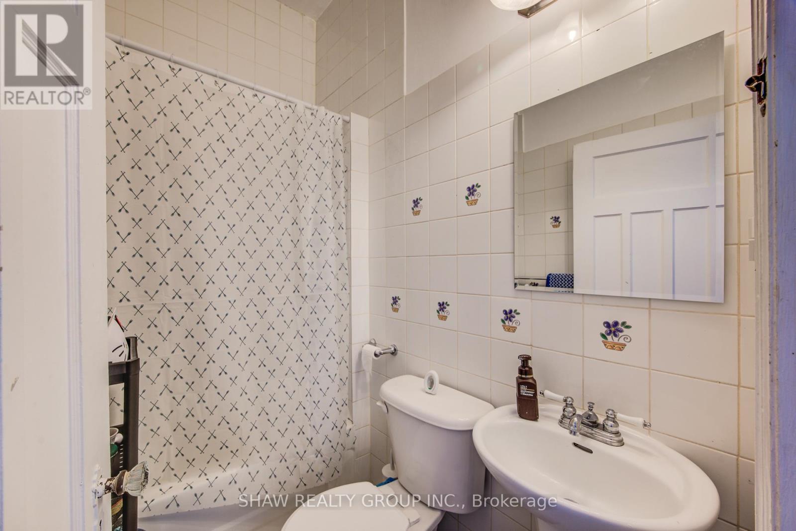 30 Brook Street, Cambridge, ON - Indoor Photo Showing Bathroom