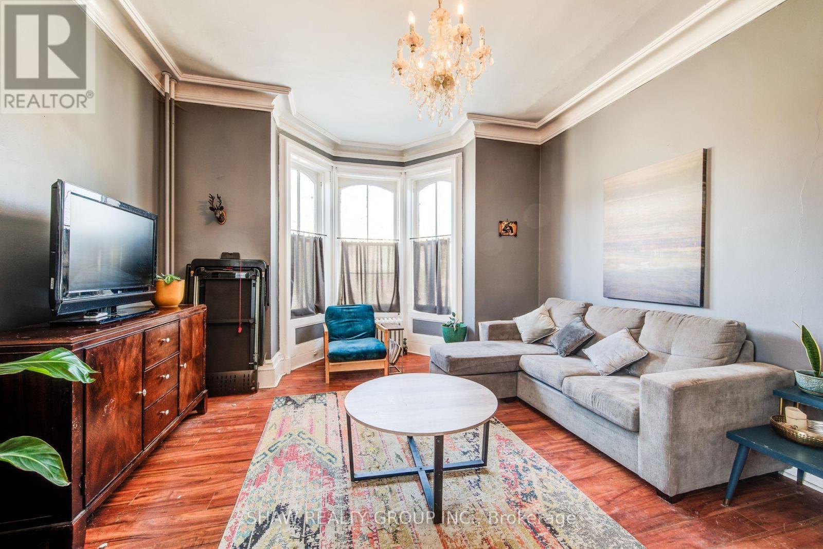 30 Brook Street, Cambridge, ON - Indoor Photo Showing Living Room
