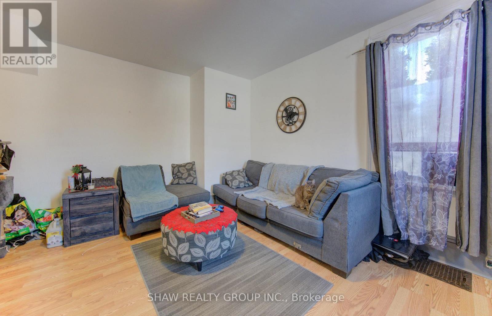 11 Simcoe Street, Cambridge, ON - Indoor Photo Showing Living Room