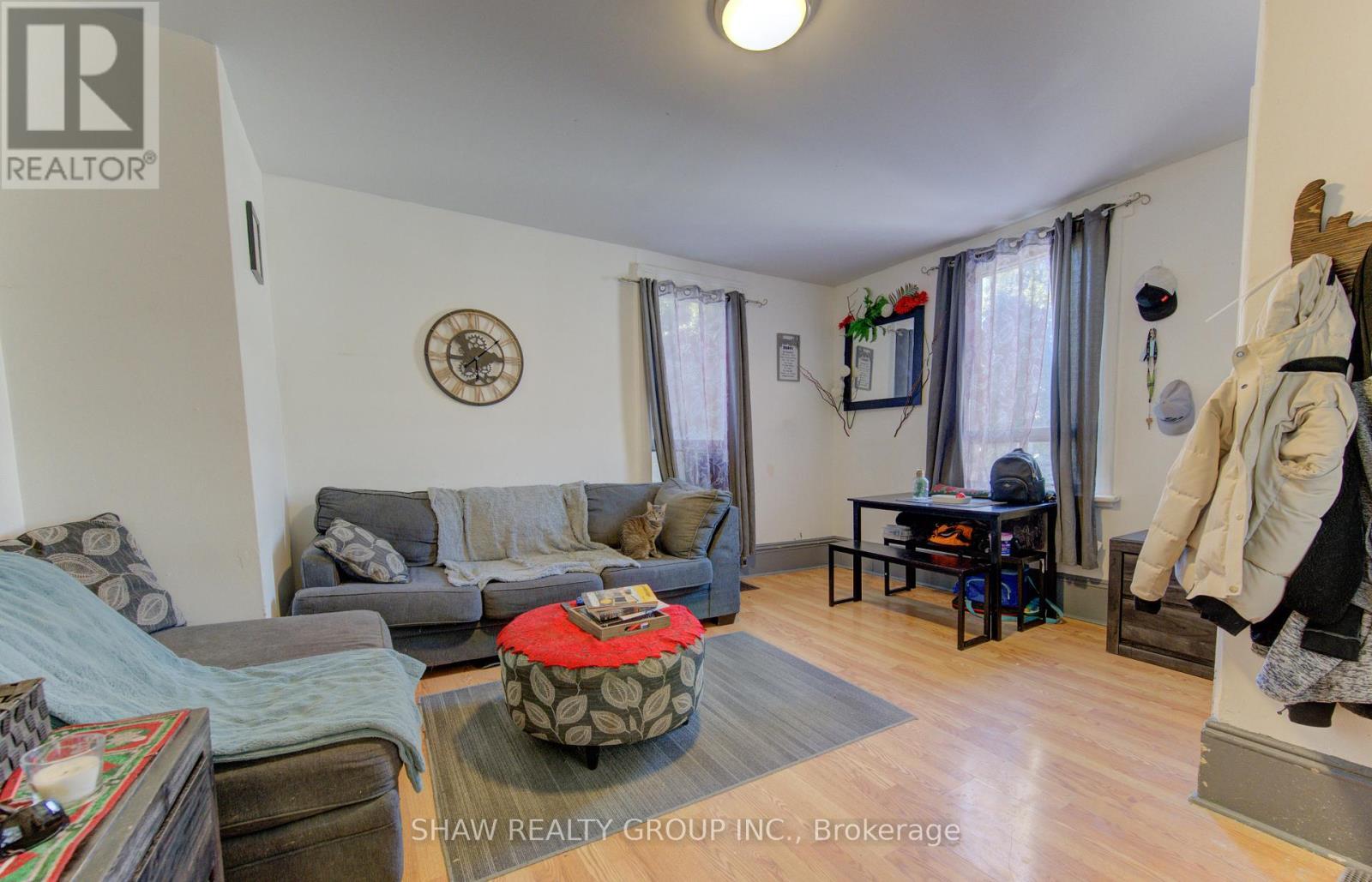 11 Simcoe Street, Cambridge, ON - Indoor Photo Showing Living Room