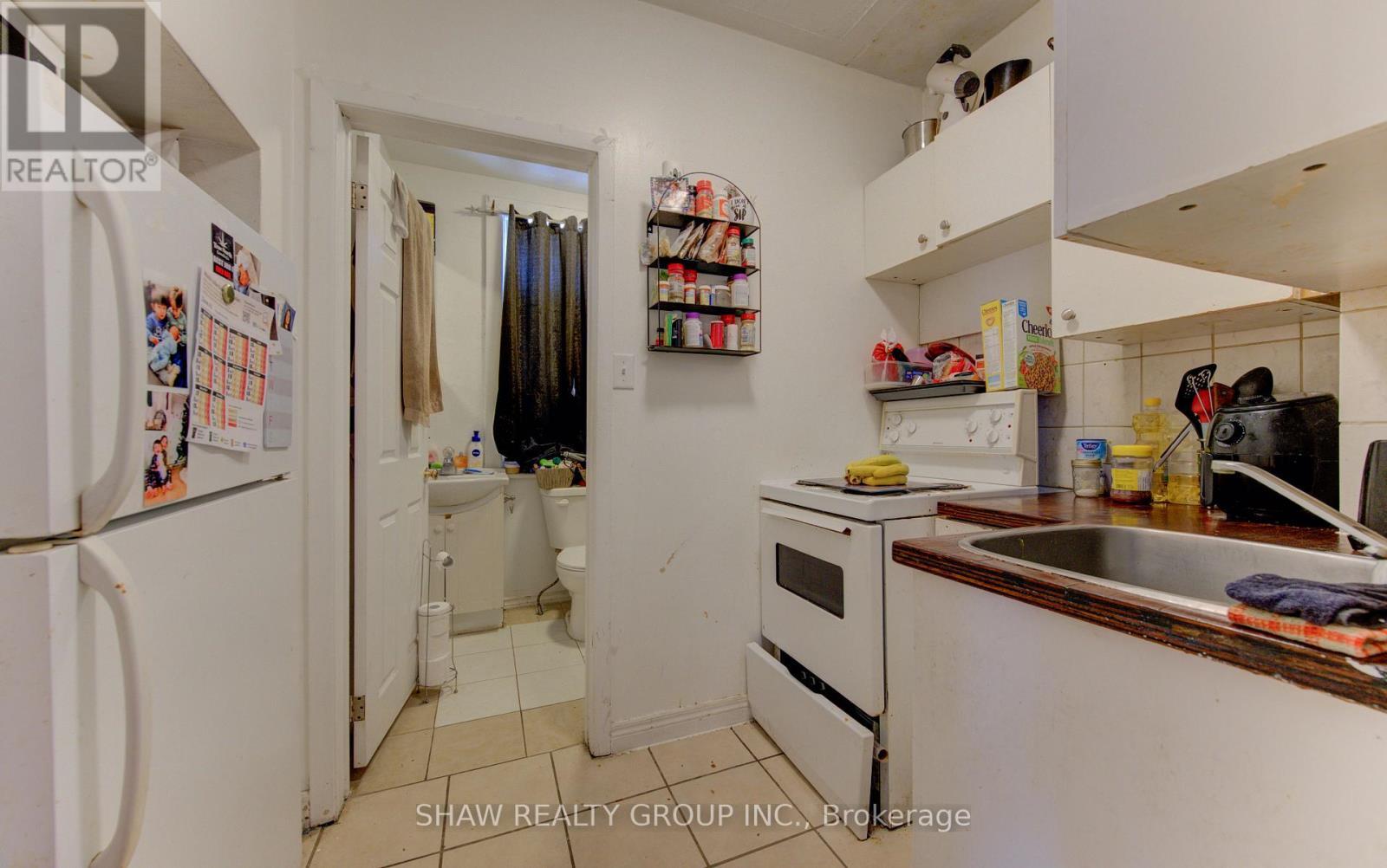 11 Simcoe Street, Cambridge, ON - Indoor Photo Showing Kitchen