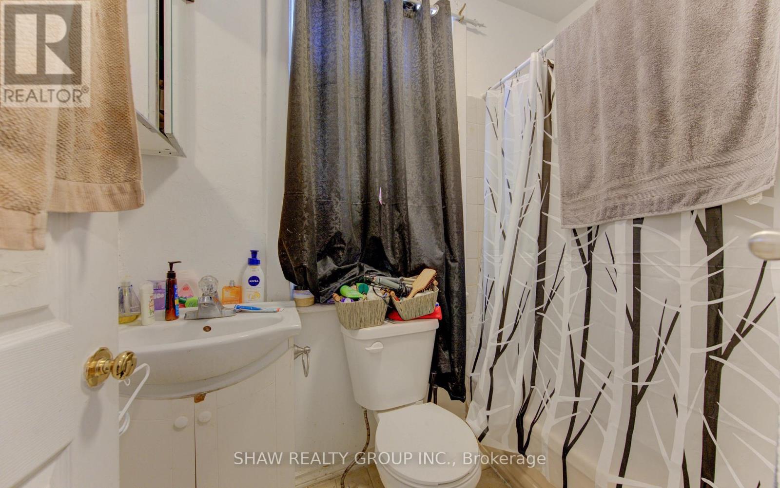 11 Simcoe Street, Cambridge, ON - Indoor Photo Showing Bathroom