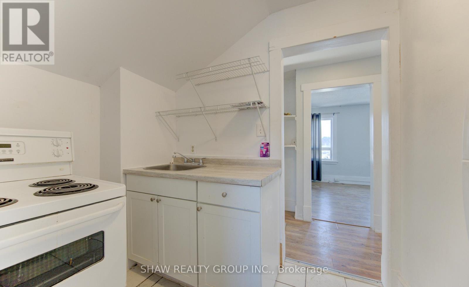 11 Simcoe Street, Cambridge, ON - Indoor Photo Showing Kitchen
