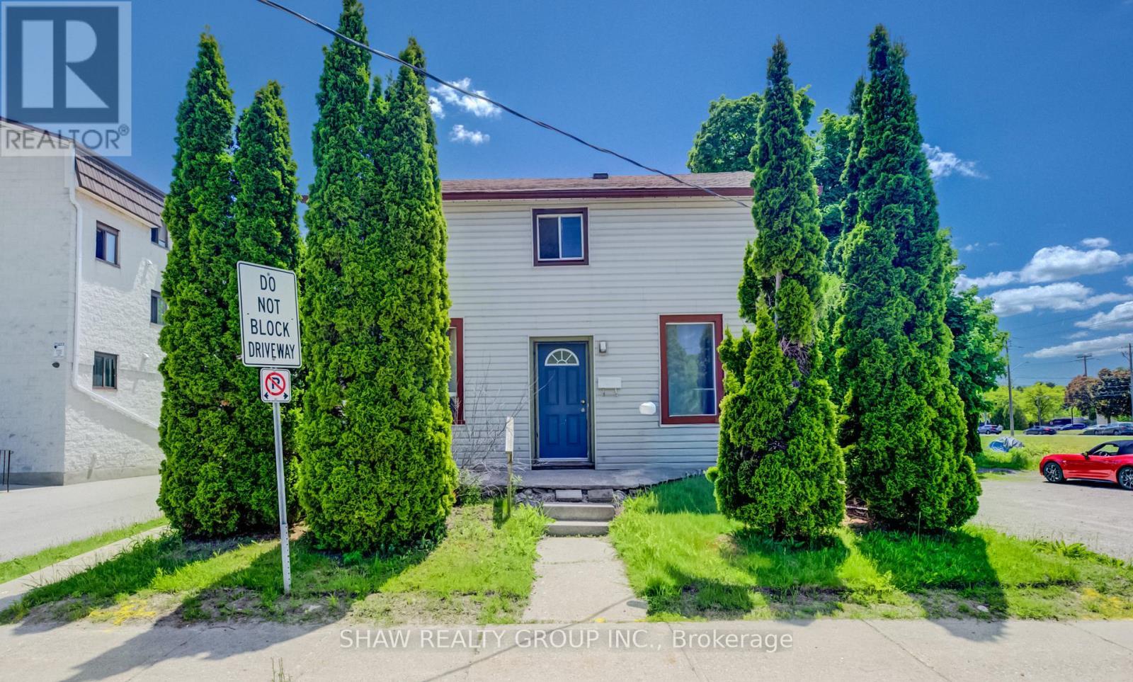 11 Simcoe Street, Cambridge, ON - Outdoor