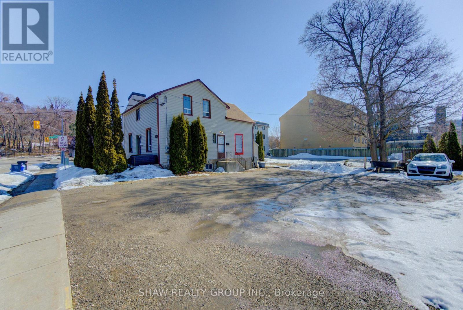 11 Simcoe Street, Cambridge, ON - Outdoor