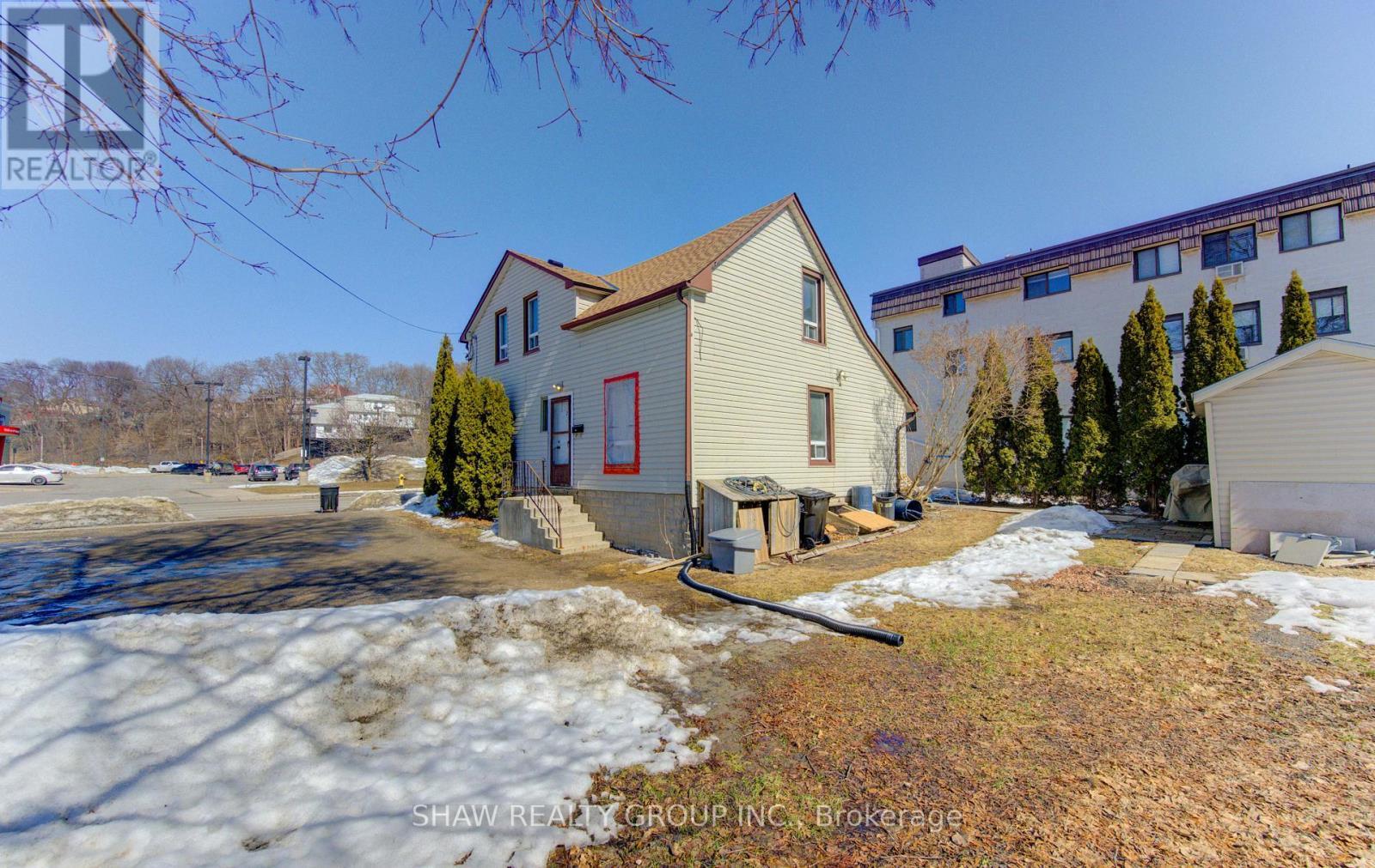 11 Simcoe Street, Cambridge, ON - Outdoor