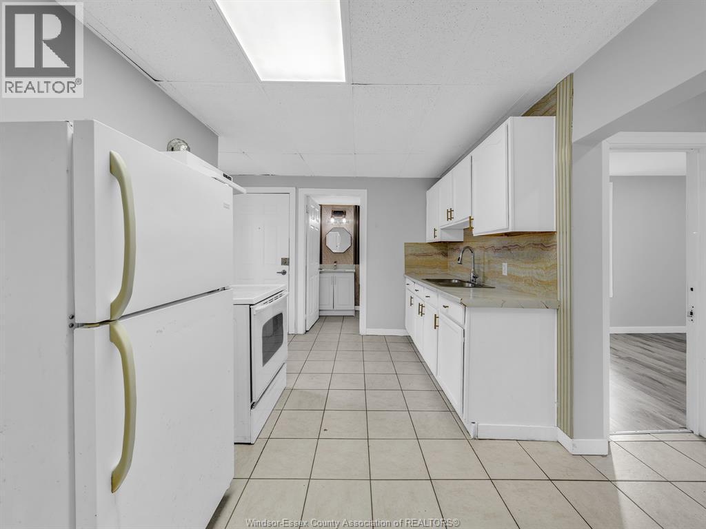 1153 University, Windsor, ON - Indoor Photo Showing Kitchen With Double Sink