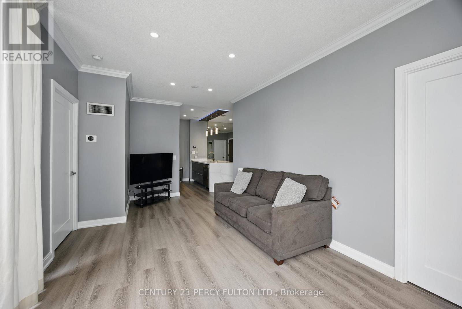 314 - 181 Village Green Square, Toronto, ON - Indoor