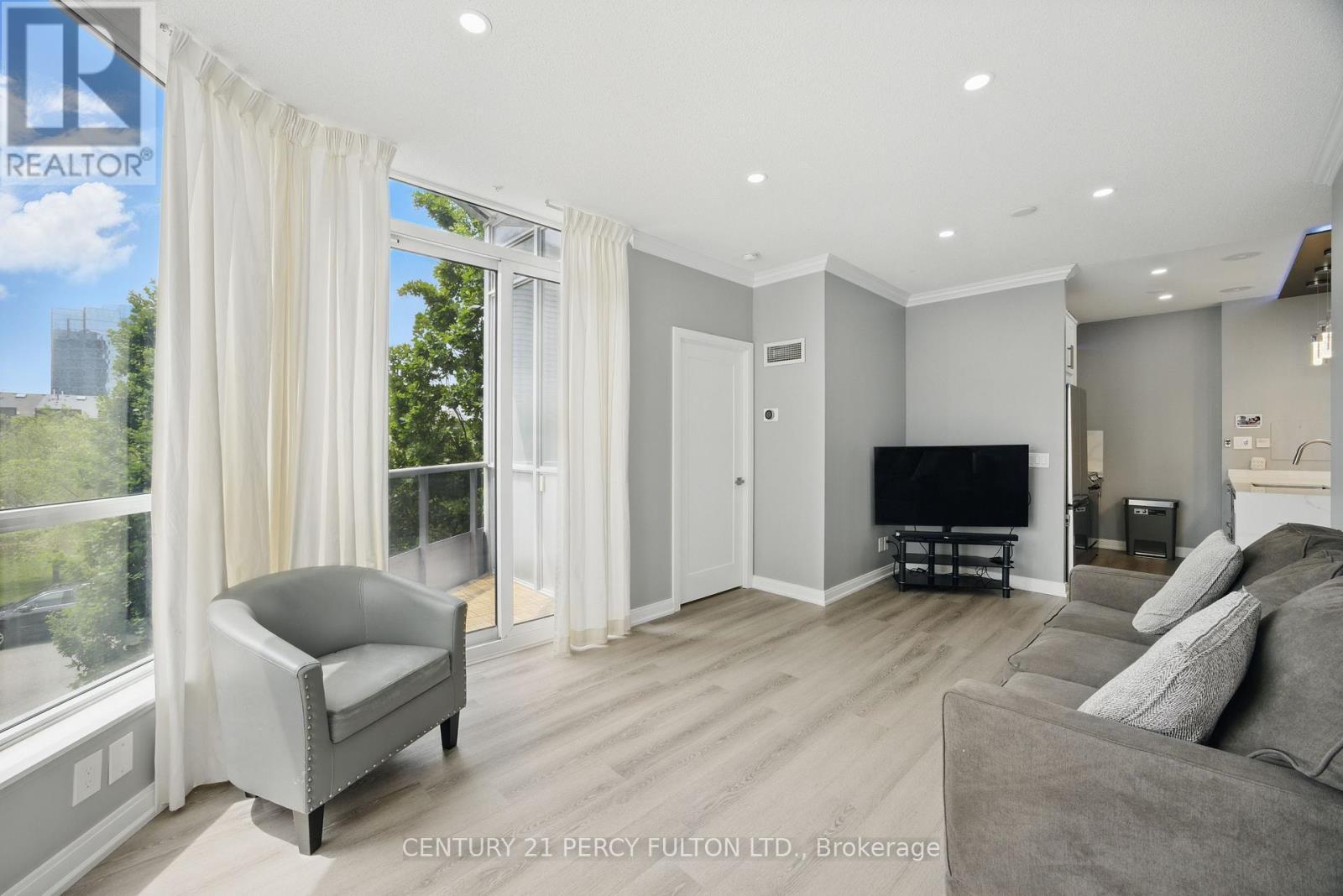 314 - 181 Village Green Square, Toronto, ON - Indoor Photo Showing Living Room