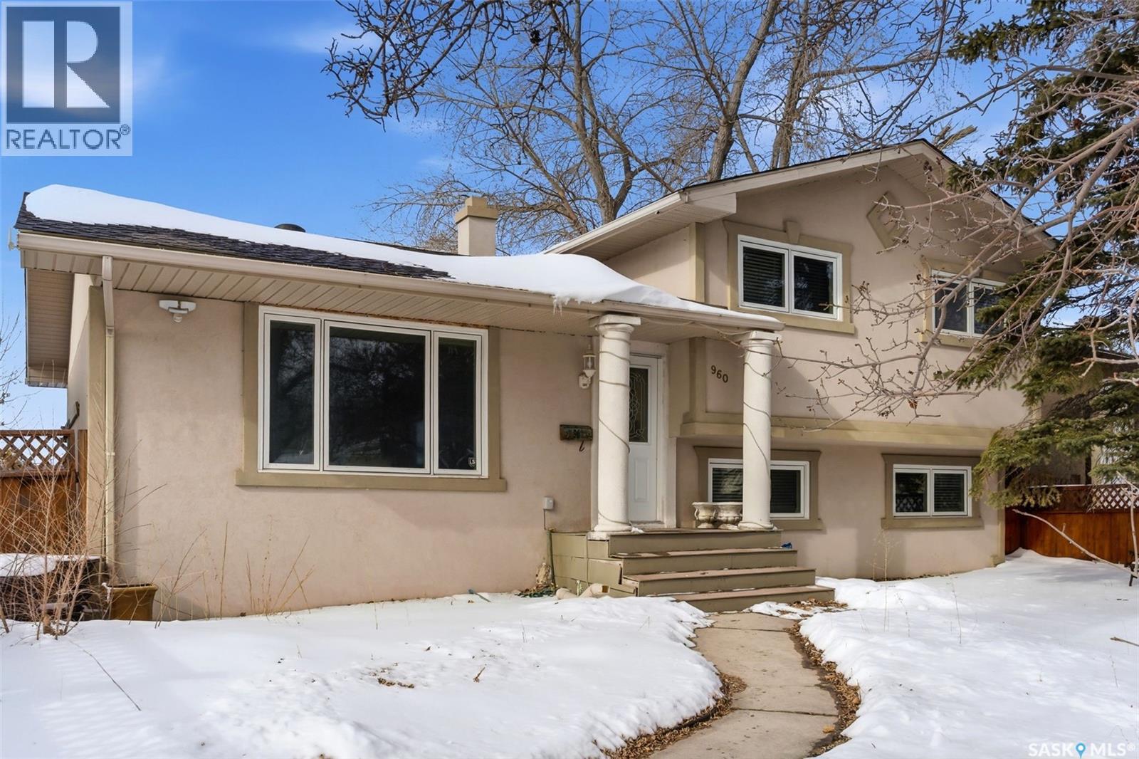 960 Mccarthy Boulevard, Regina, SK - Outdoor