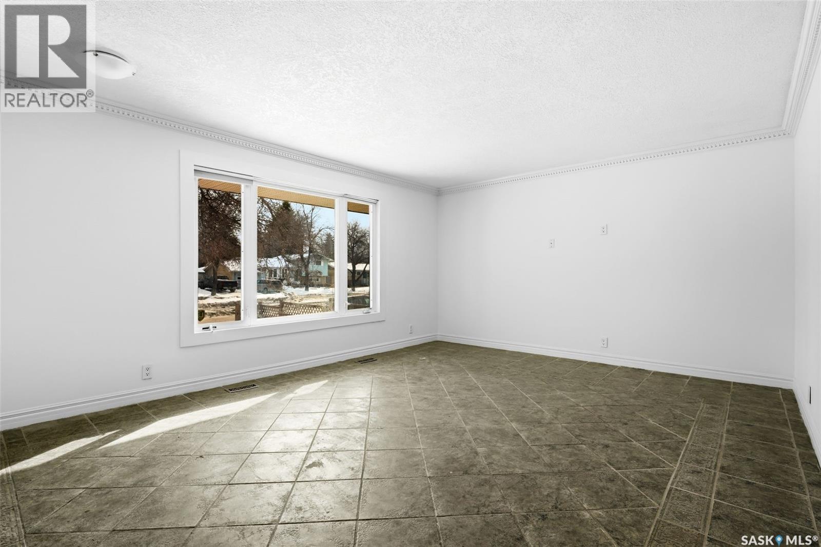 960 Mccarthy Boulevard, Regina, SK - Indoor Photo Showing Other Room