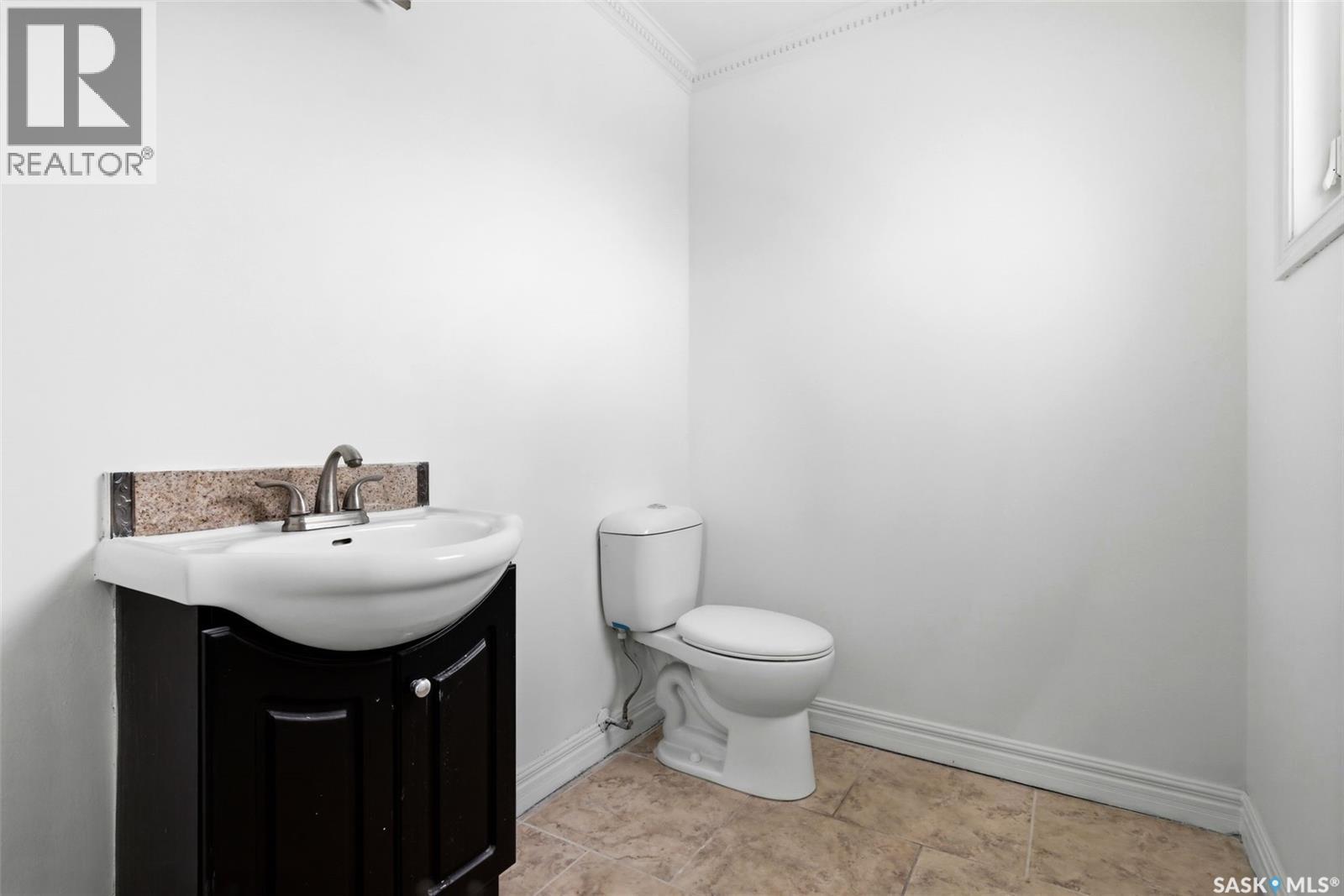 960 Mccarthy Boulevard, Regina, SK - Indoor Photo Showing Bathroom