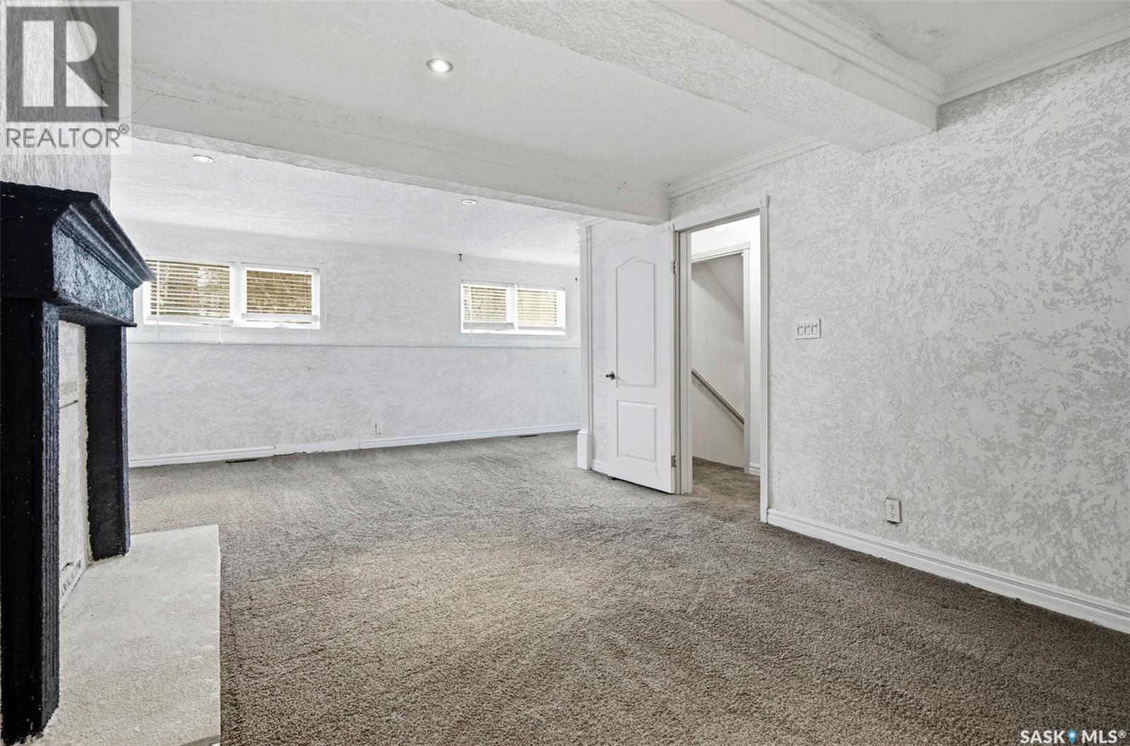 960 Mccarthy Boulevard, Regina, SK - Indoor Photo Showing Other Room