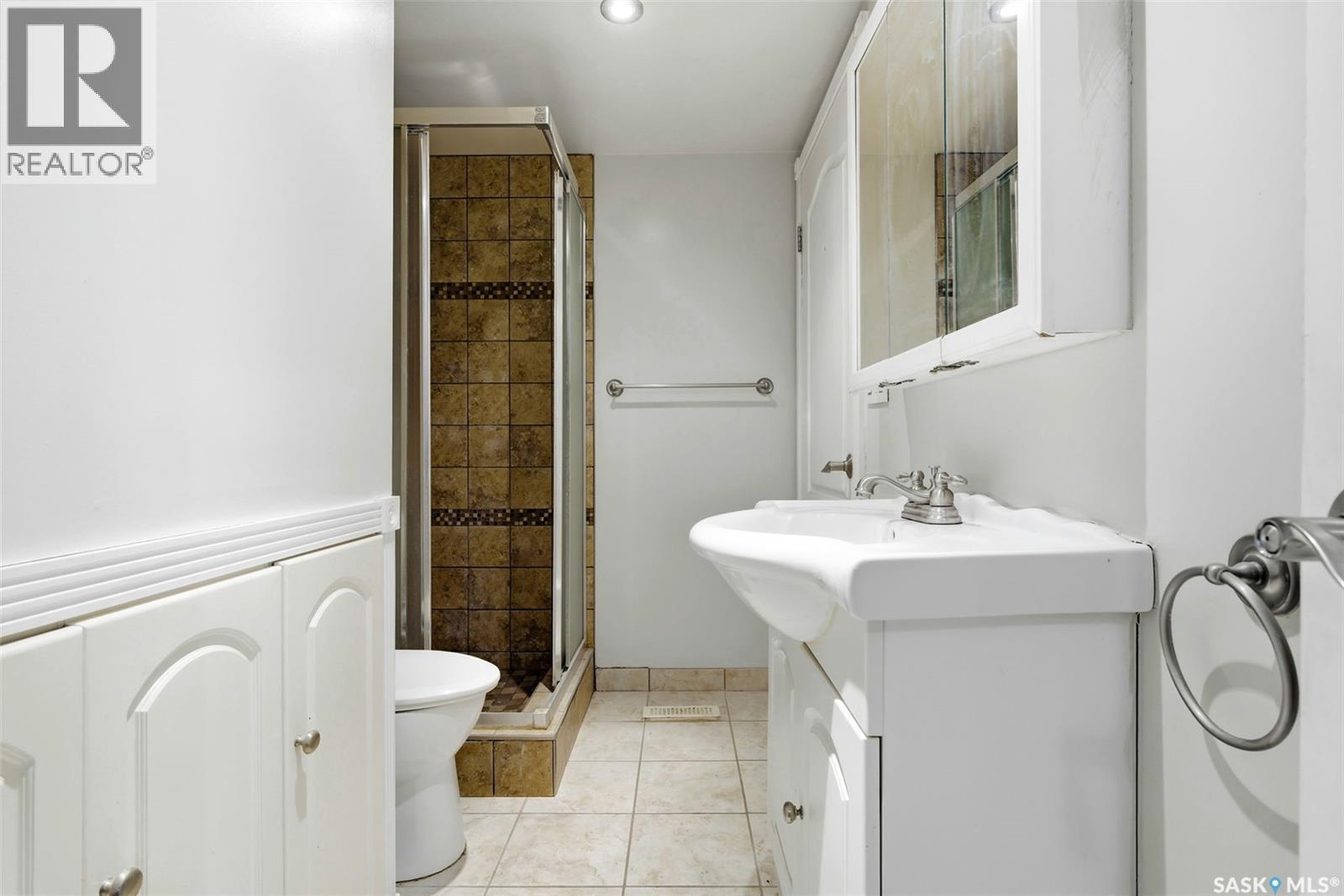 960 Mccarthy Boulevard, Regina, SK - Indoor Photo Showing Bathroom