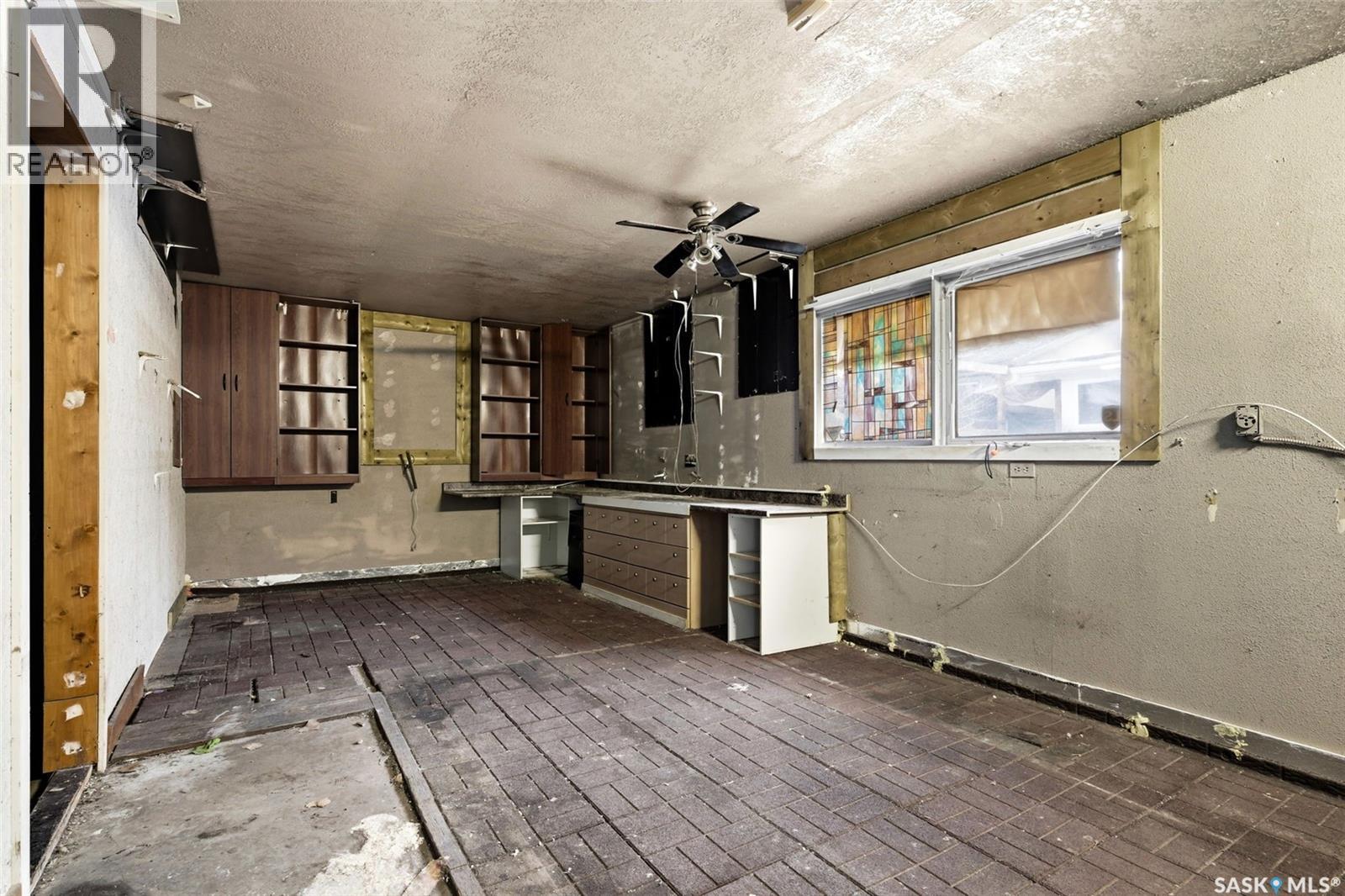 960 Mccarthy Boulevard, Regina, SK - Indoor