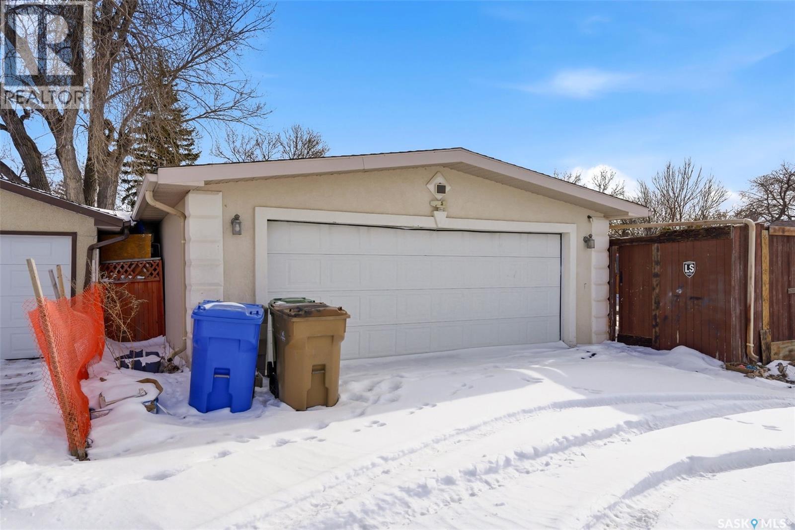 960 Mccarthy Boulevard, Regina, SK - Outdoor With Exterior