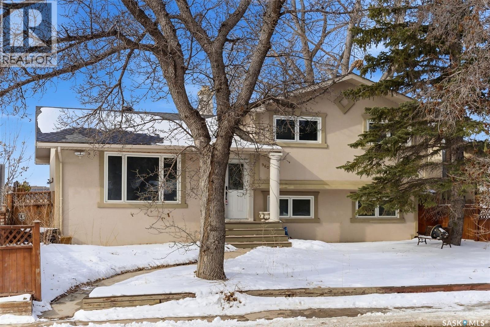 960 Mccarthy Boulevard, Regina, SK - Outdoor