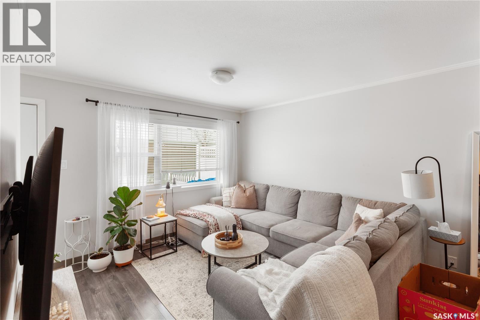 320 522 Cornish Road, Saskatoon, SK - Indoor Photo Showing Living Room