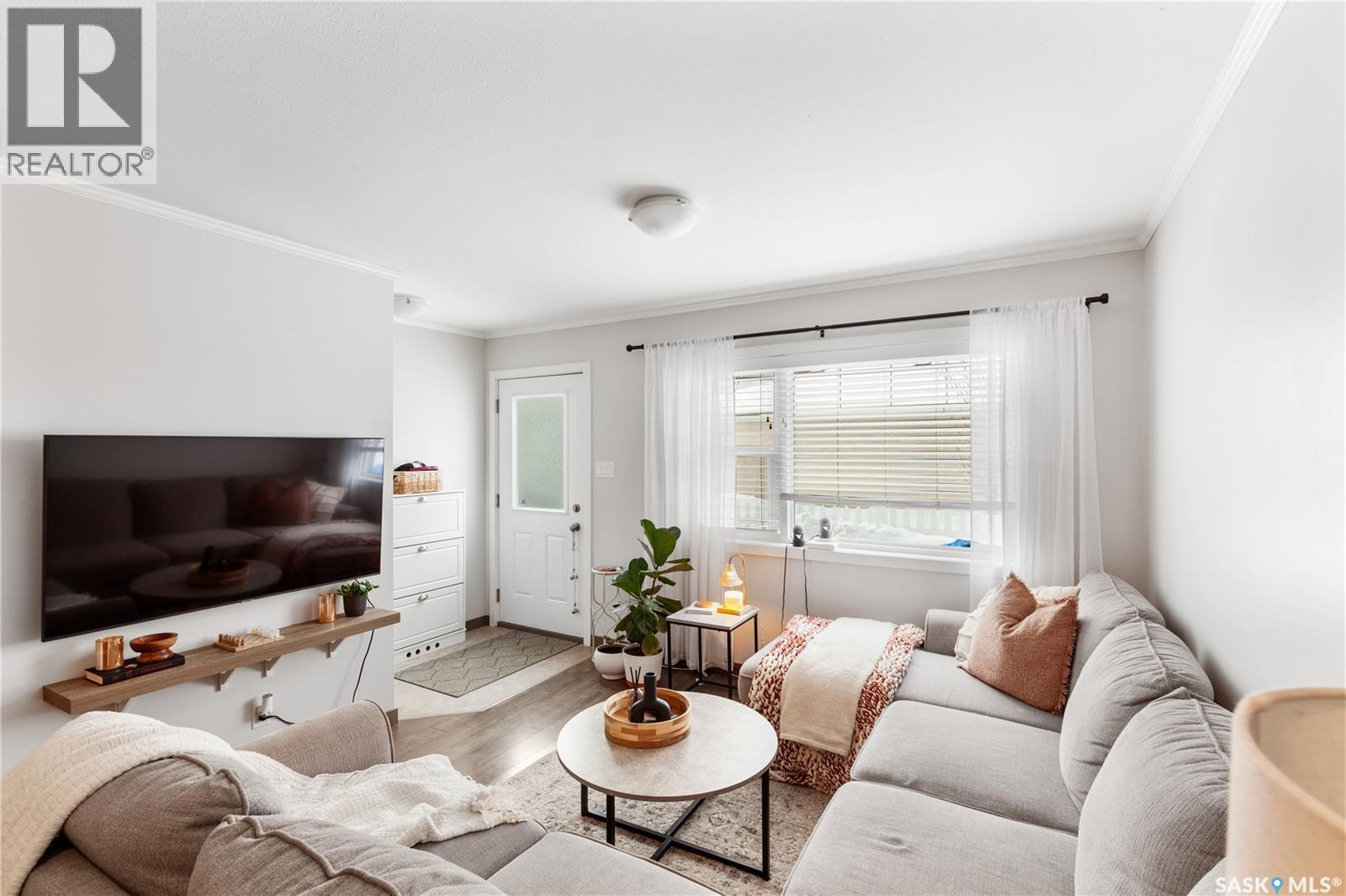 320 522 Cornish Road, Saskatoon, SK - Indoor Photo Showing Living Room