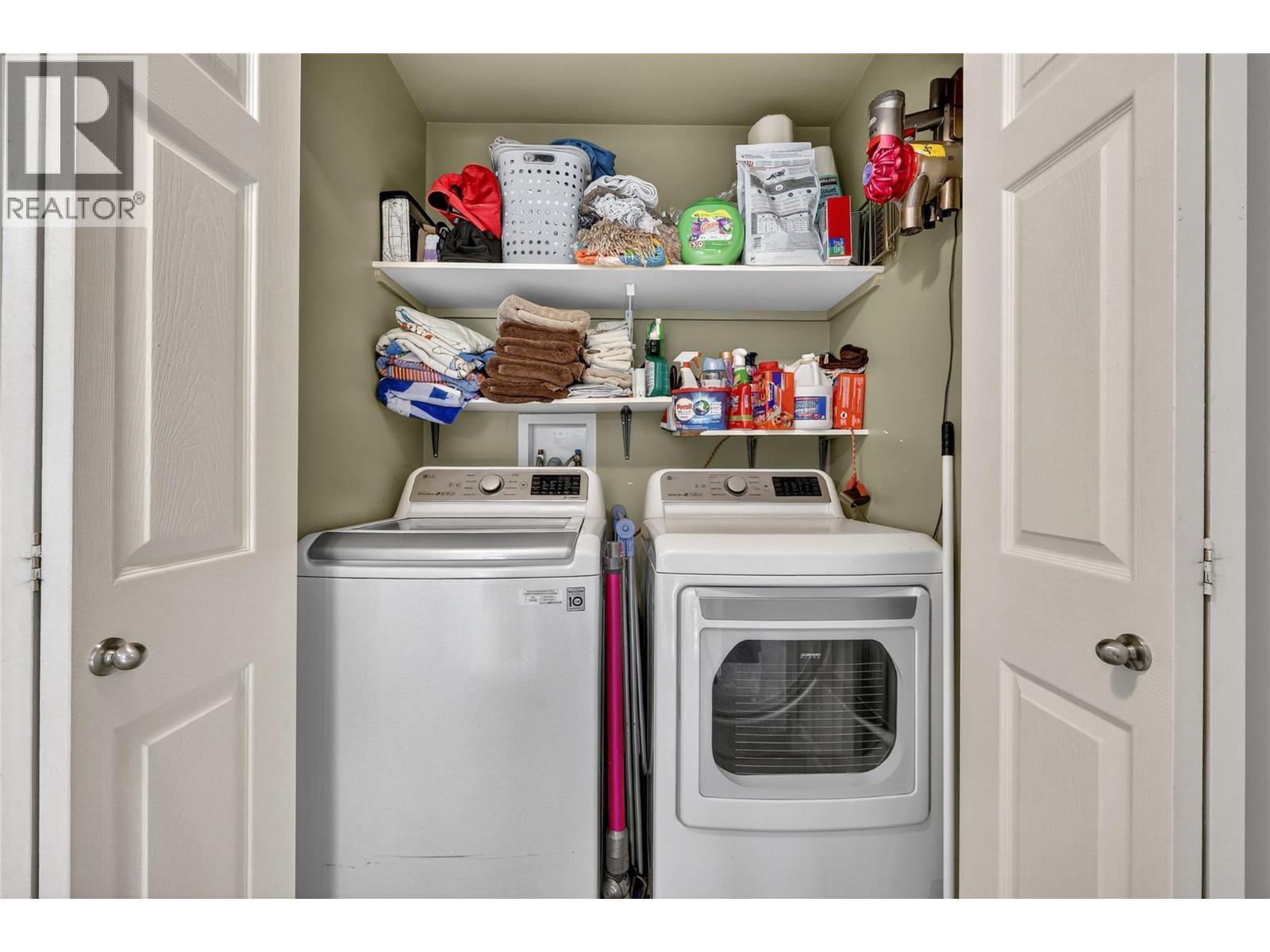 982 Paret Crescent, Kelowna, BC - Indoor Photo Showing Laundry Room