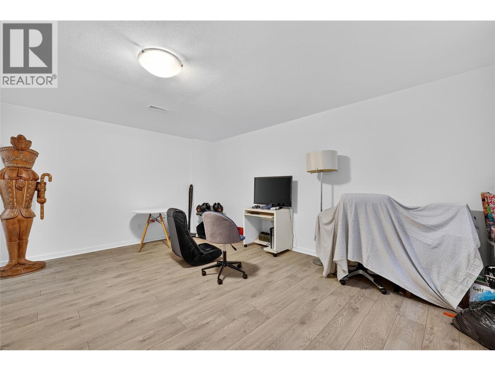 982 Paret Crescent, Kelowna, BC - Indoor