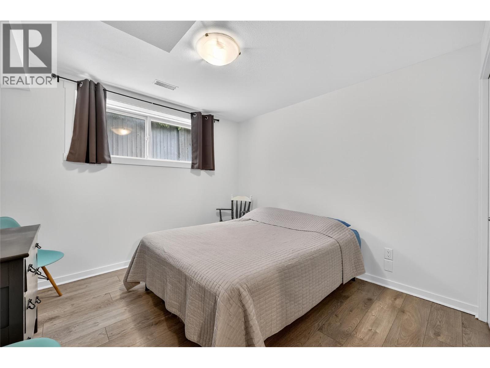982 Paret Crescent, Kelowna, BC - Indoor Photo Showing Bedroom