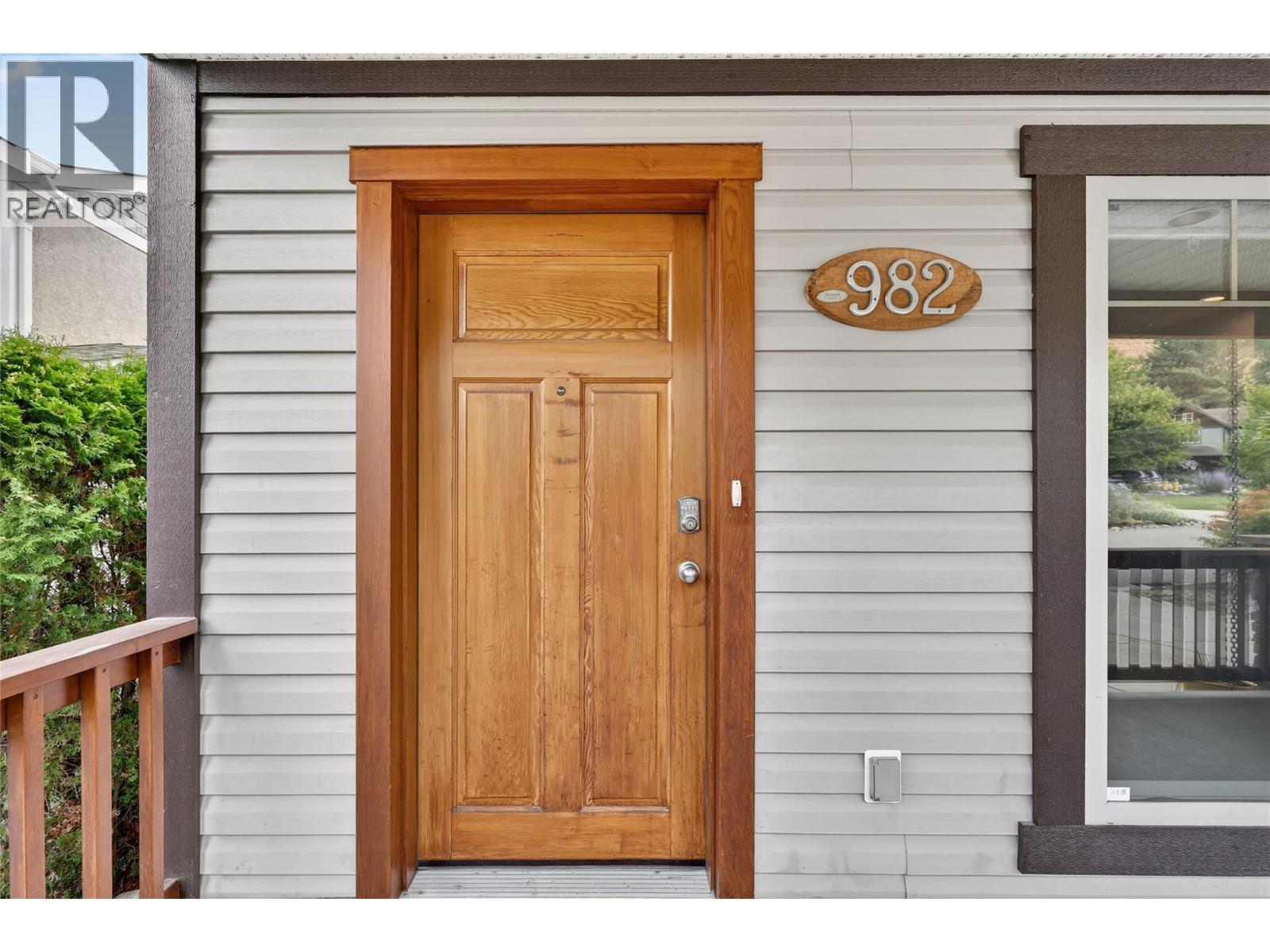 982 Paret Crescent, Kelowna, BC - Outdoor With Exterior