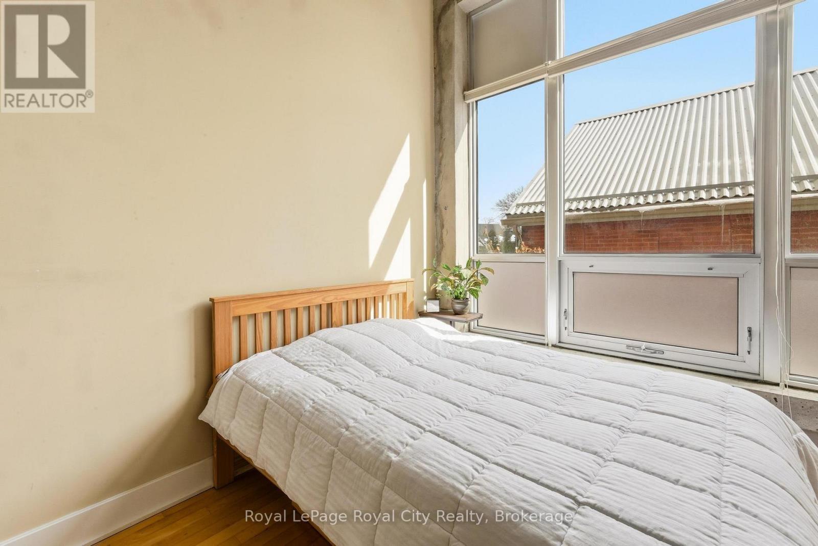 108 - 26 Ontario Street, Guelph (St. Patrick'S Ward), ON - Indoor Photo Showing Bedroom