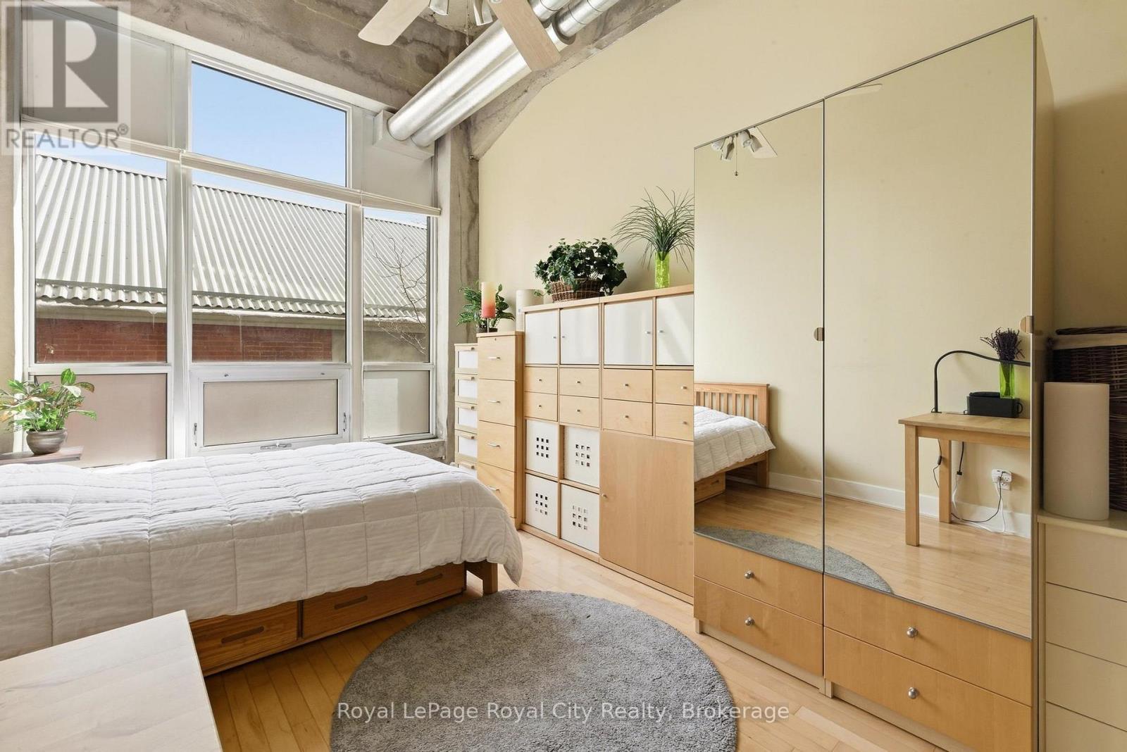 108 - 26 Ontario Street, Guelph (St. Patrick'S Ward), ON - Indoor Photo Showing Bedroom
