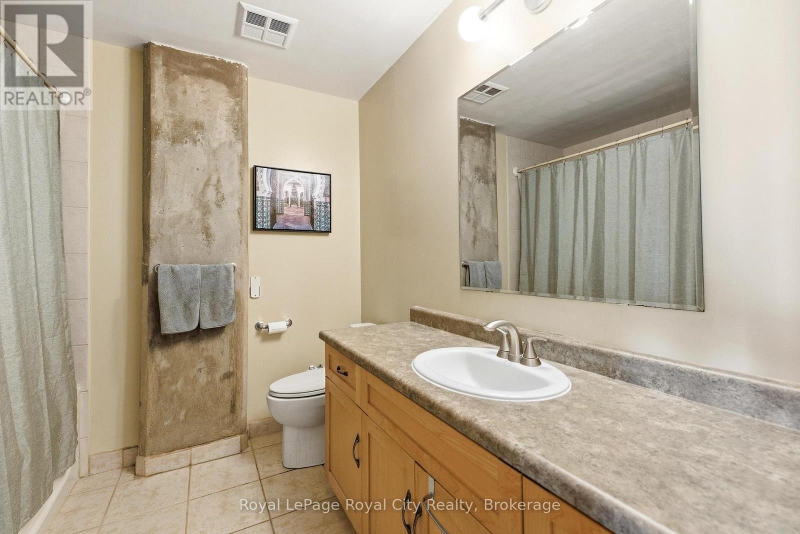 108 - 26 Ontario Street, Guelph (St. Patrick'S Ward), ON - Indoor Photo Showing Bathroom