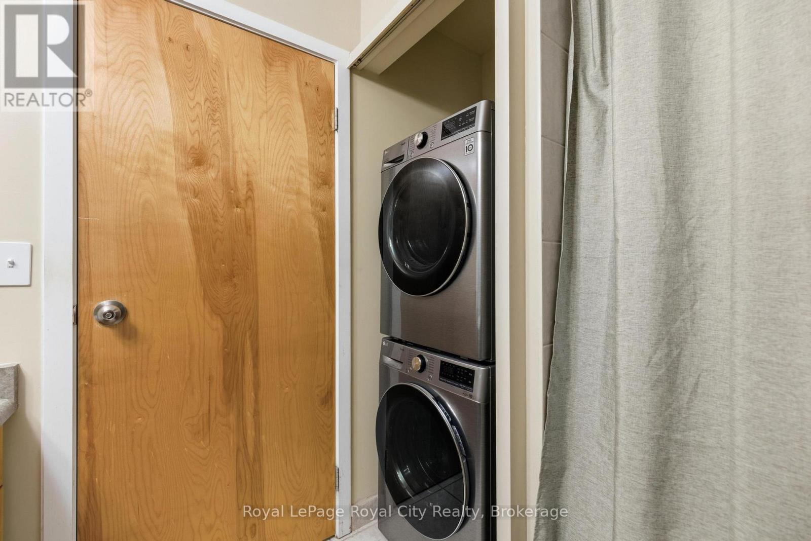 108 - 26 Ontario Street, Guelph (St. Patrick'S Ward), ON - Indoor Photo Showing Laundry Room