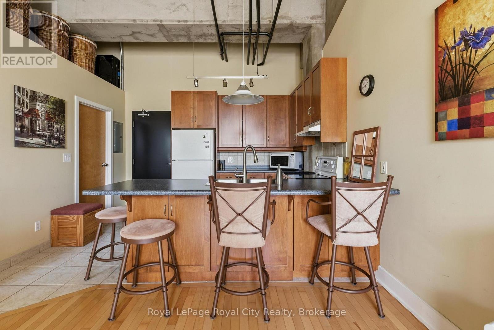 108 - 26 Ontario Street, Guelph (St. Patrick'S Ward), ON - Indoor Photo Showing Kitchen
