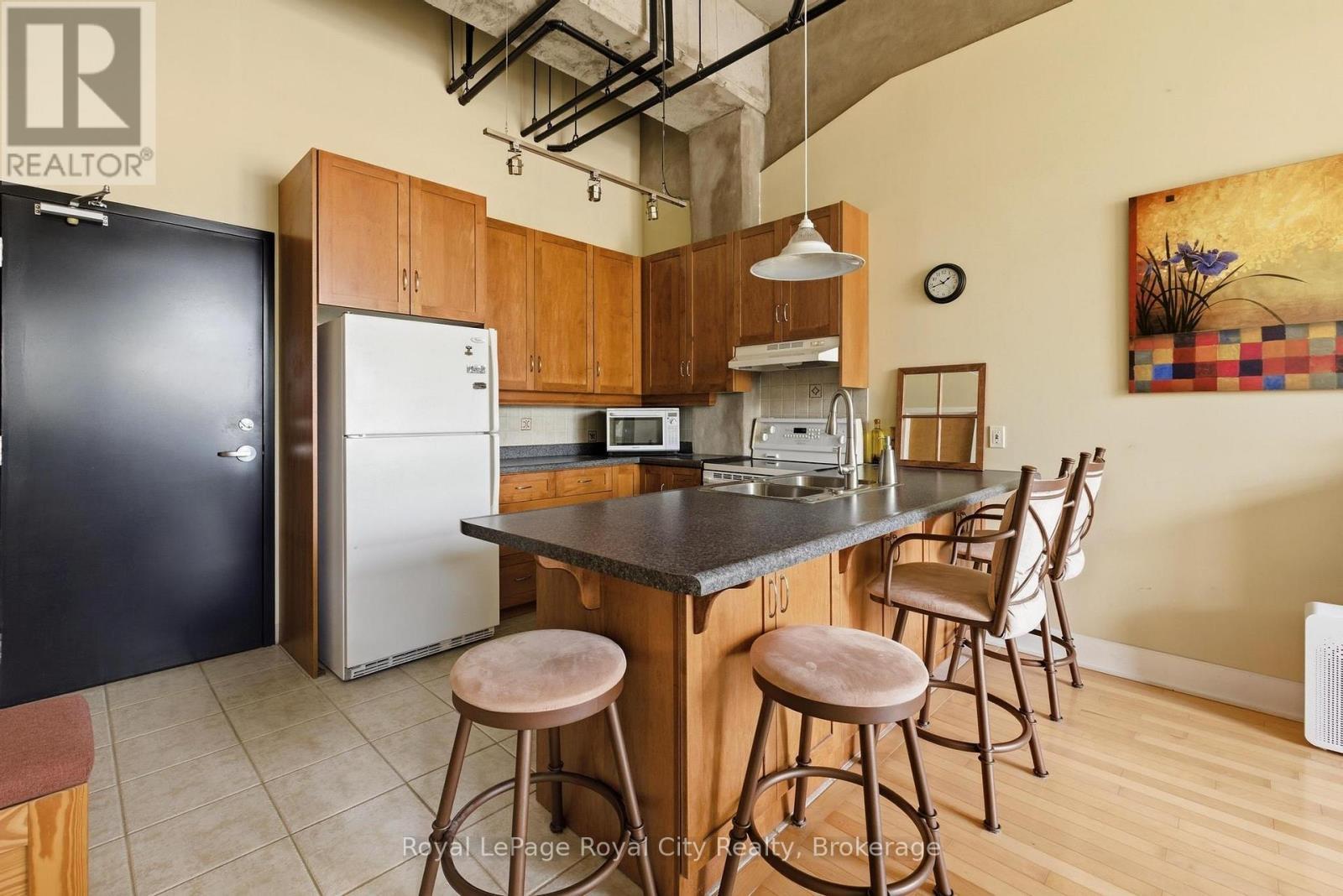 108 - 26 Ontario Street, Guelph (St. Patrick'S Ward), ON - Indoor Photo Showing Kitchen