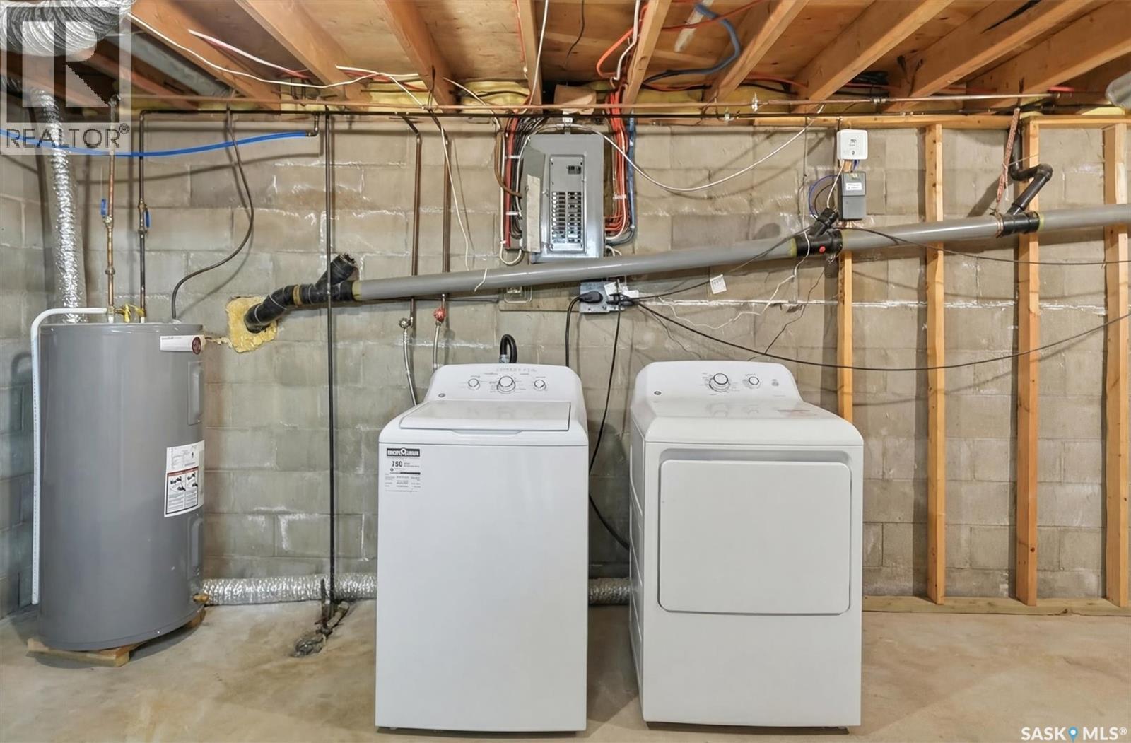 48 Procter Drive, Shields, SK - Indoor Photo Showing Laundry Room