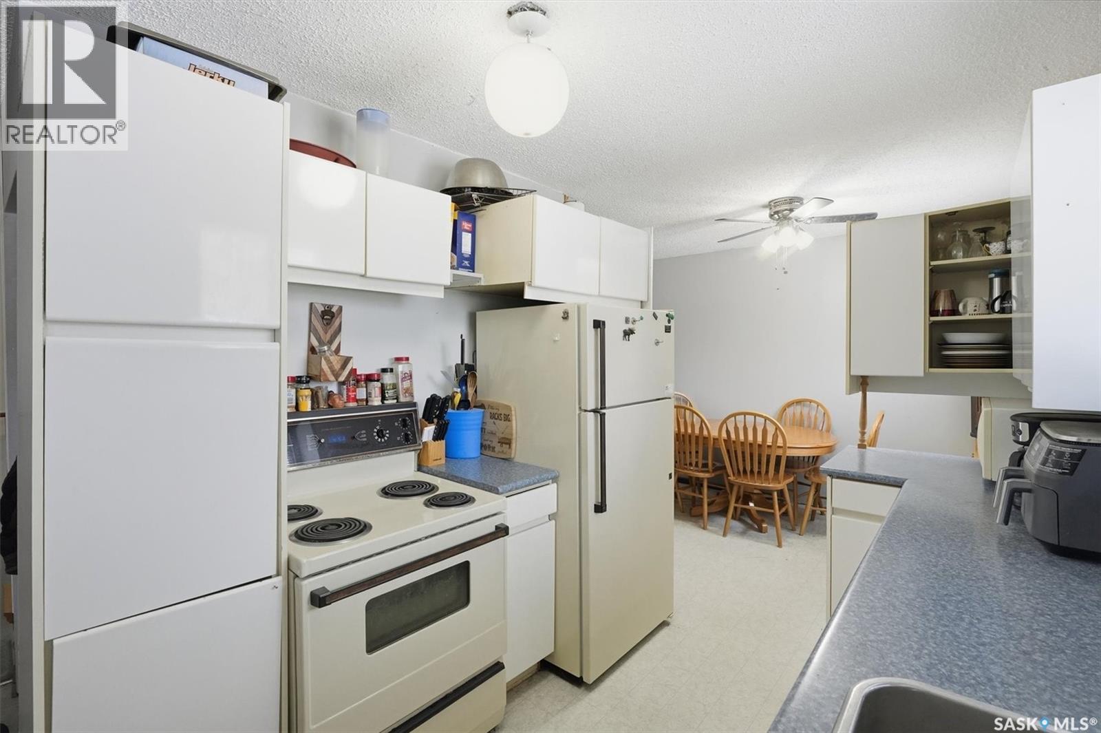 48 Procter Drive, Shields, SK - Indoor Photo Showing Kitchen