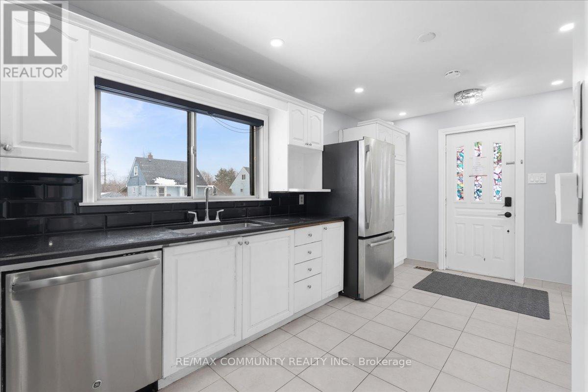 83 Exeter Road, Ajax, ON - Indoor Photo Showing Kitchen