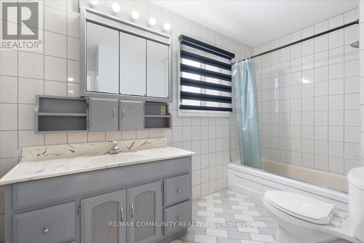 83 Exeter Road, Ajax, ON - Indoor Photo Showing Bathroom
