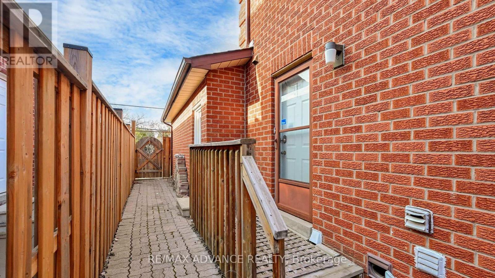 Lower - 49 Havenview Road, Toronto, ON