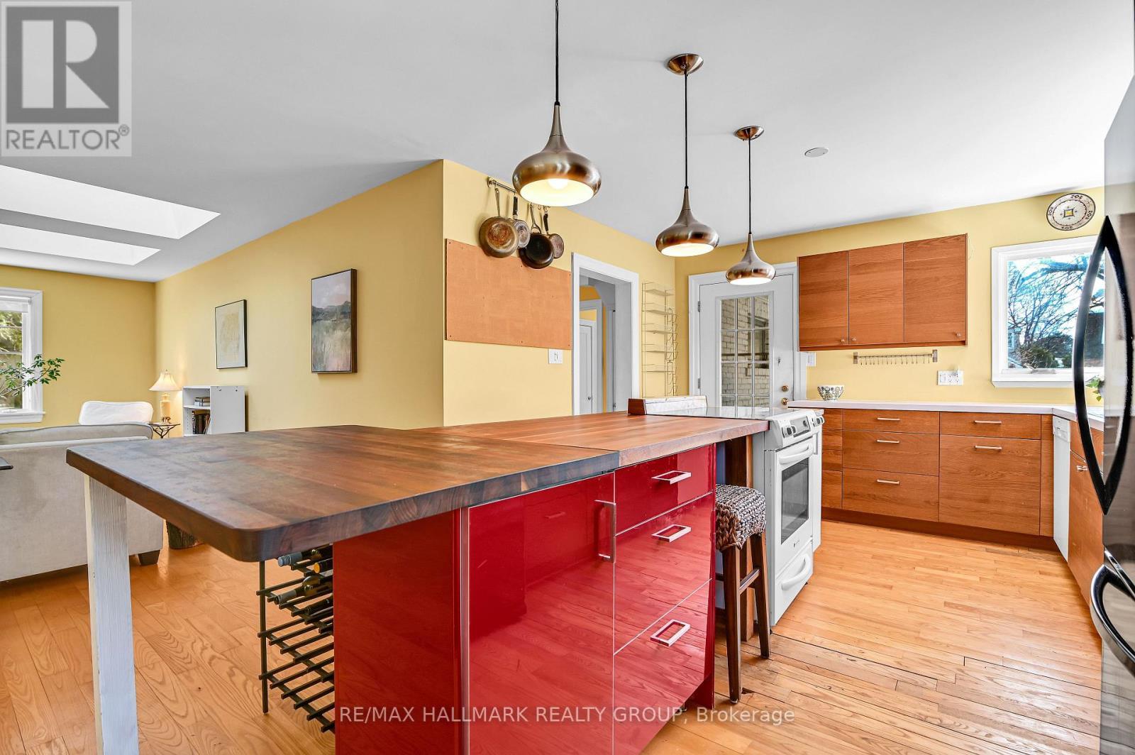 Main Floor - Kitchen - 9 Rock Avenue, Ottawa, ON - Indoor Photo Showing Kitchen