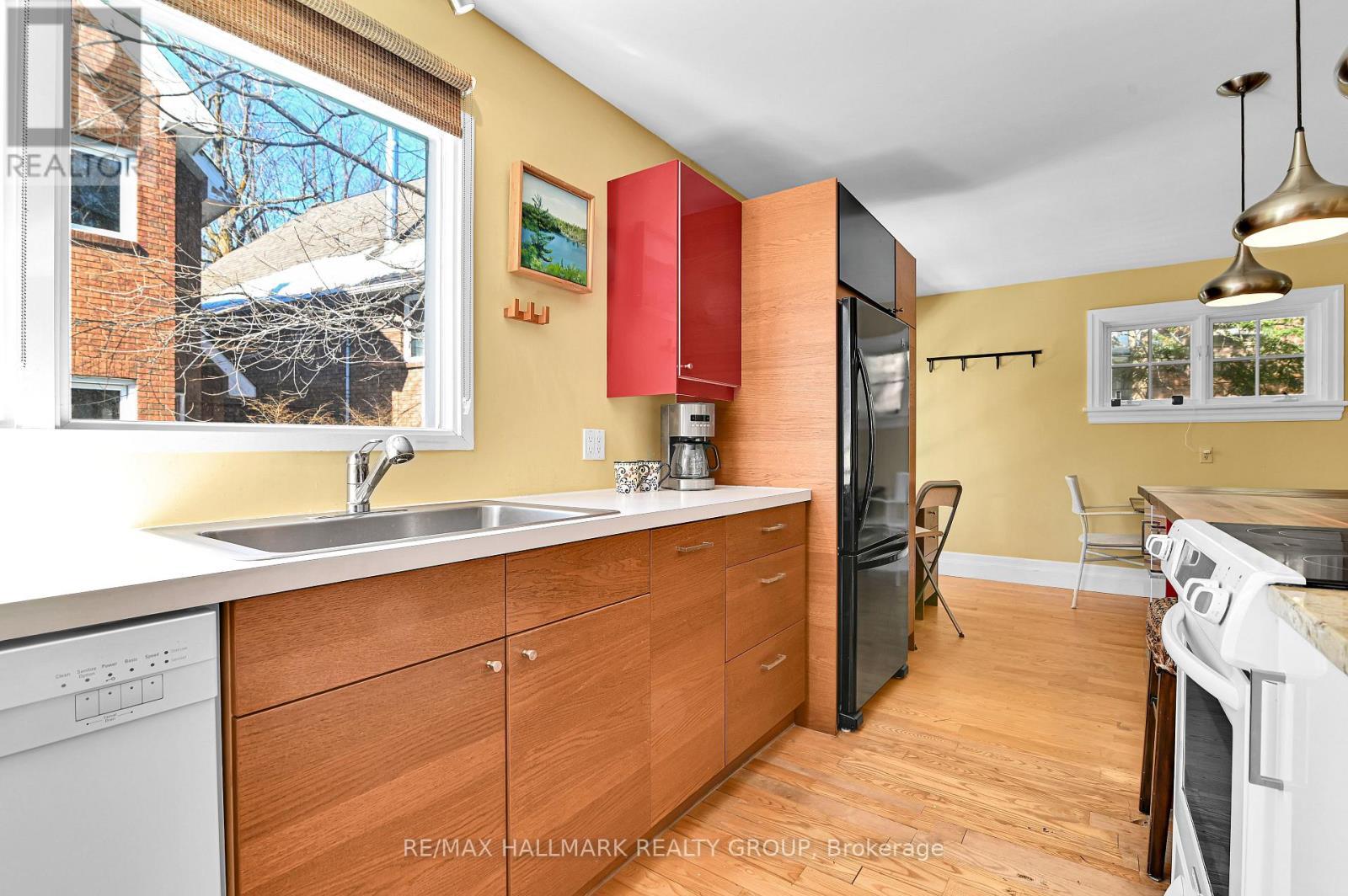 Main Floor - Kitchen - 9 Rock Avenue, Ottawa, ON - Indoor Photo Showing Kitchen With Double Sink
