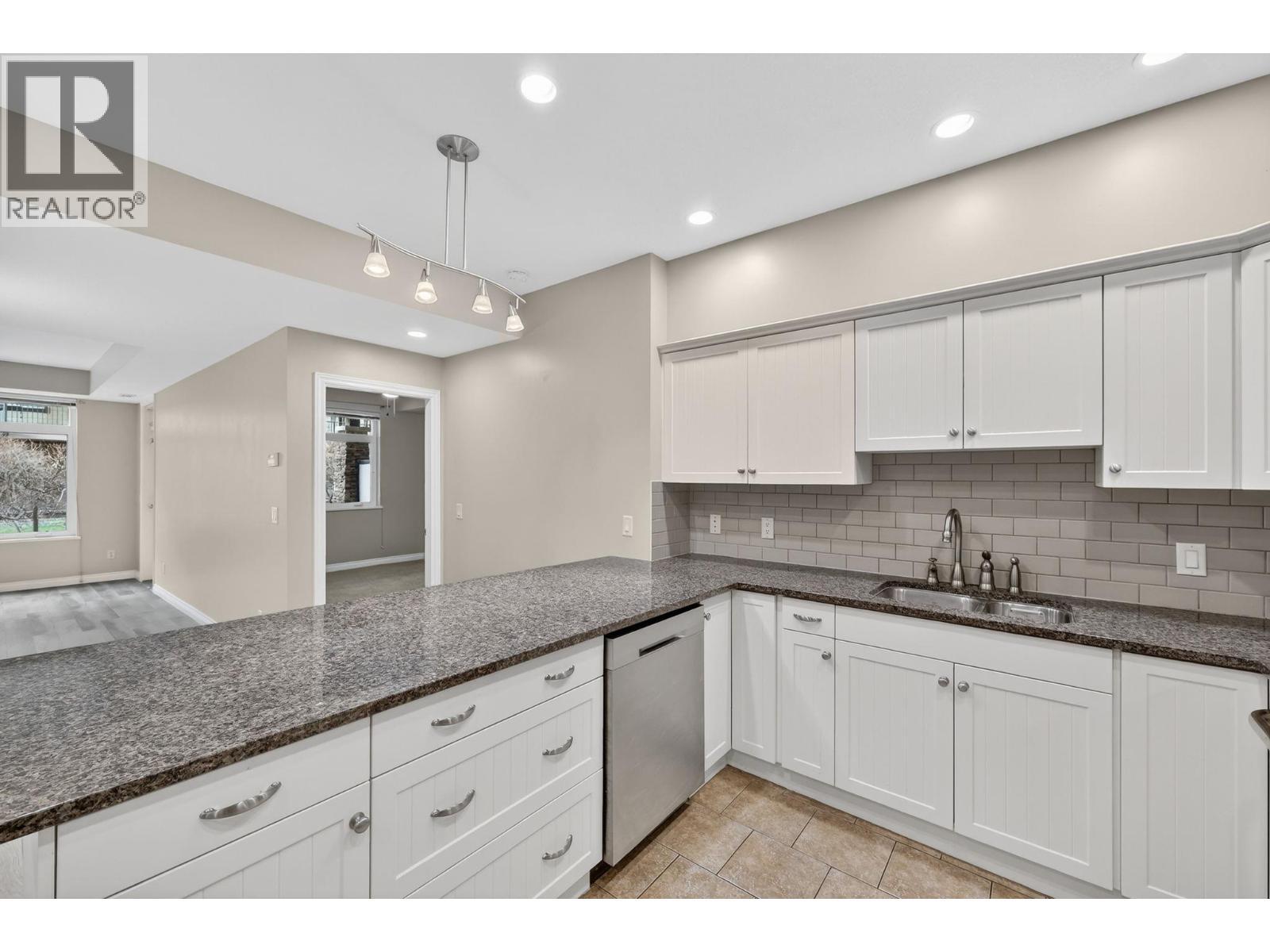 3832 Old Okanagan Highway Unit# 3105, West Kelowna, BC - Indoor Photo Showing Kitchen With Double Sink With Upgraded Kitchen
